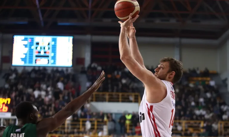 Μπάσκετ: Ολυμπιακός: Μεγάλο το άγχος για Βεζένκοφ