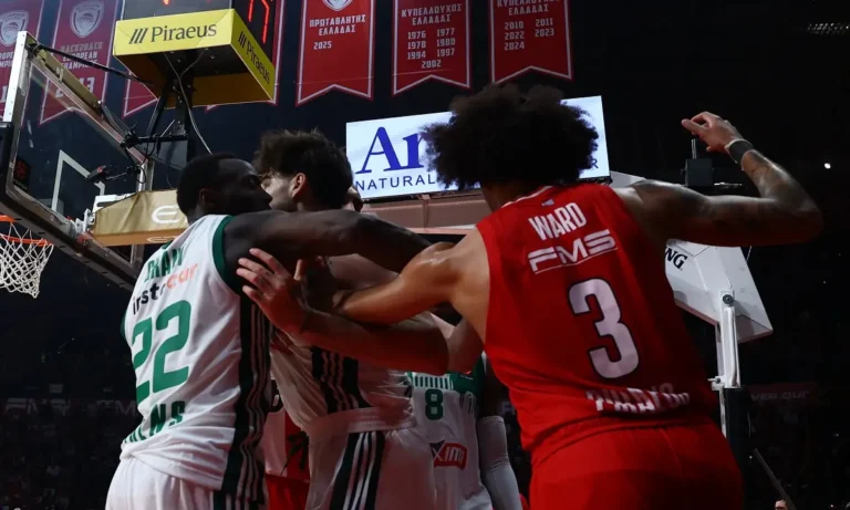 Μπάσκετ: Ένταση για λίγα δευτερόλεπτα στο ΣΕΦ