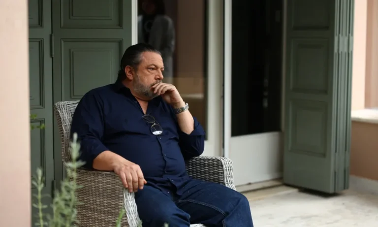 Επόμενα Επεισόδια: Να μ’ αγαπάς Alpha: Ο Θεόφιλος στο χείλος του θανάτου – Ποιος θα τον σώσει;